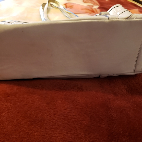 Coach Light Cream Leather Tote Bag - Picture 4 of 8